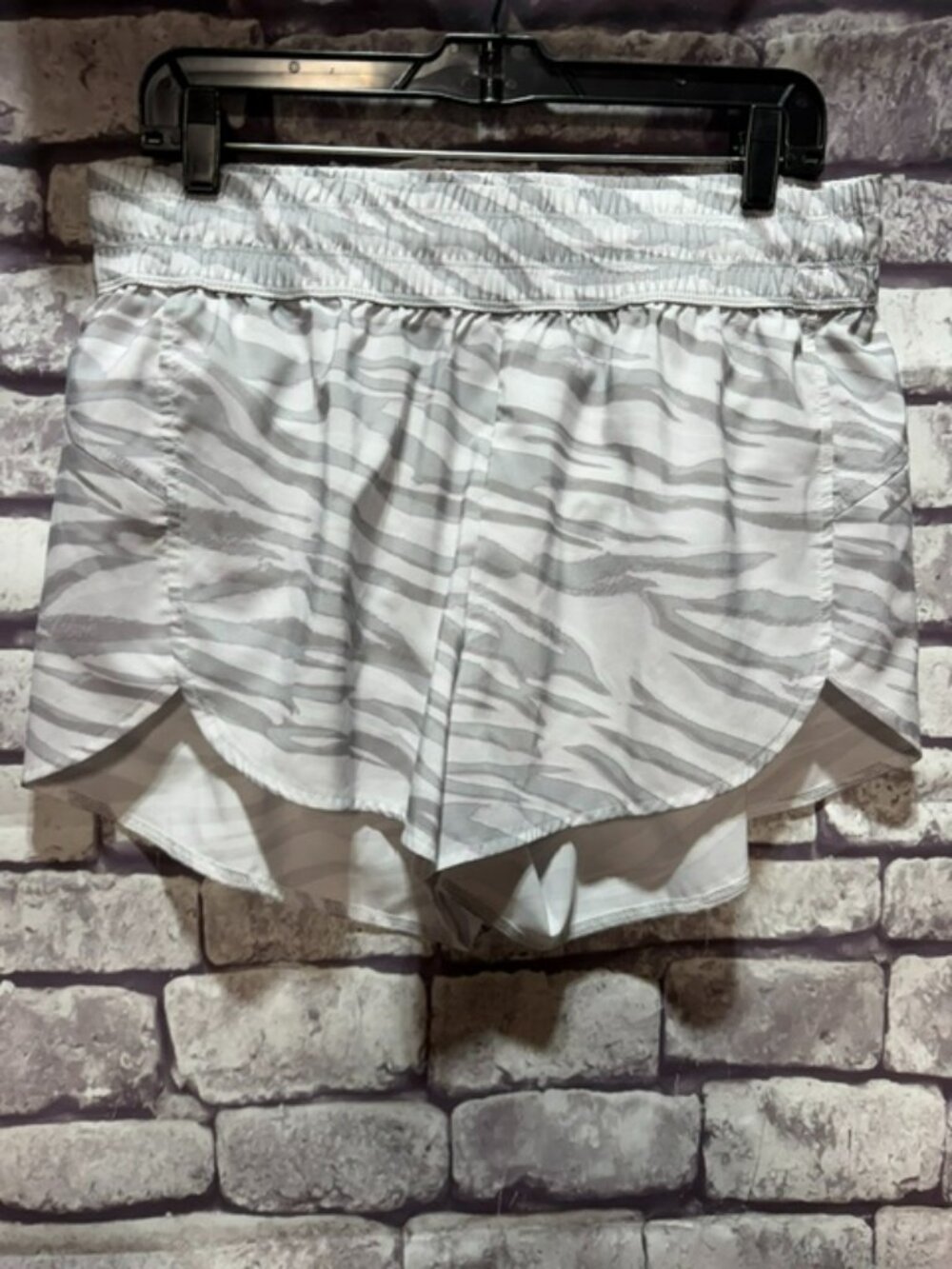 All In Motion Gray & White Elastic Waist Shorts Size L